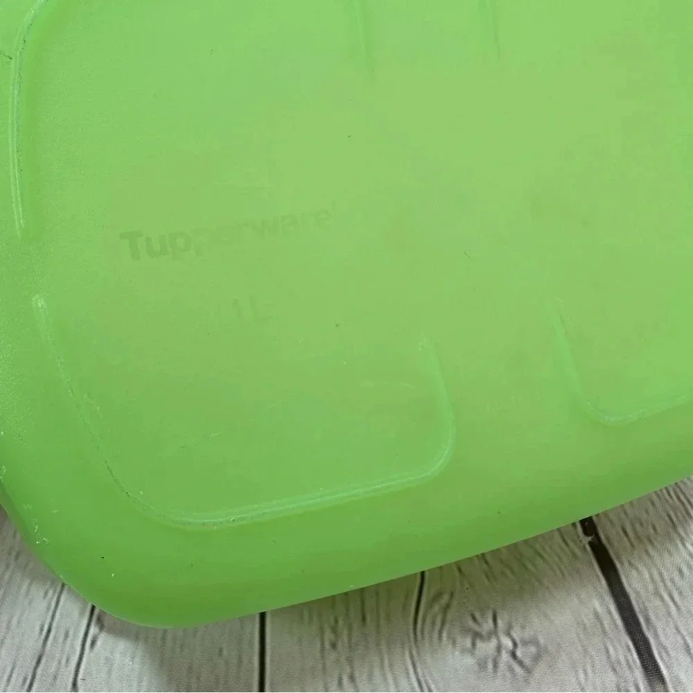 tupperware crystalwave 1L rectangle microwave bowl green